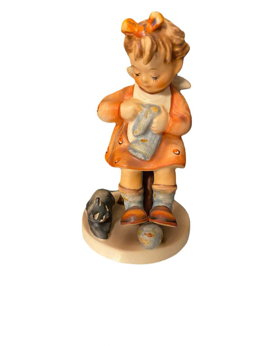 Vintage Goebel Hummel Figurines # 133: Mother's Helper- TMK 5