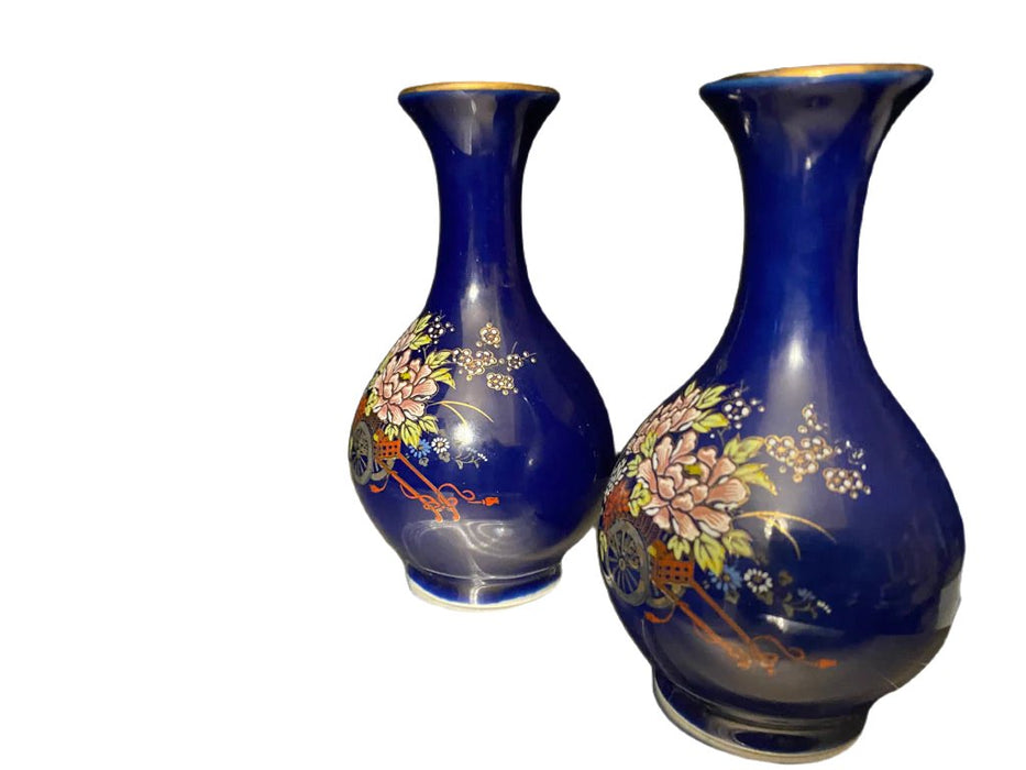 A Pair of hand painted Japanese vases 5”