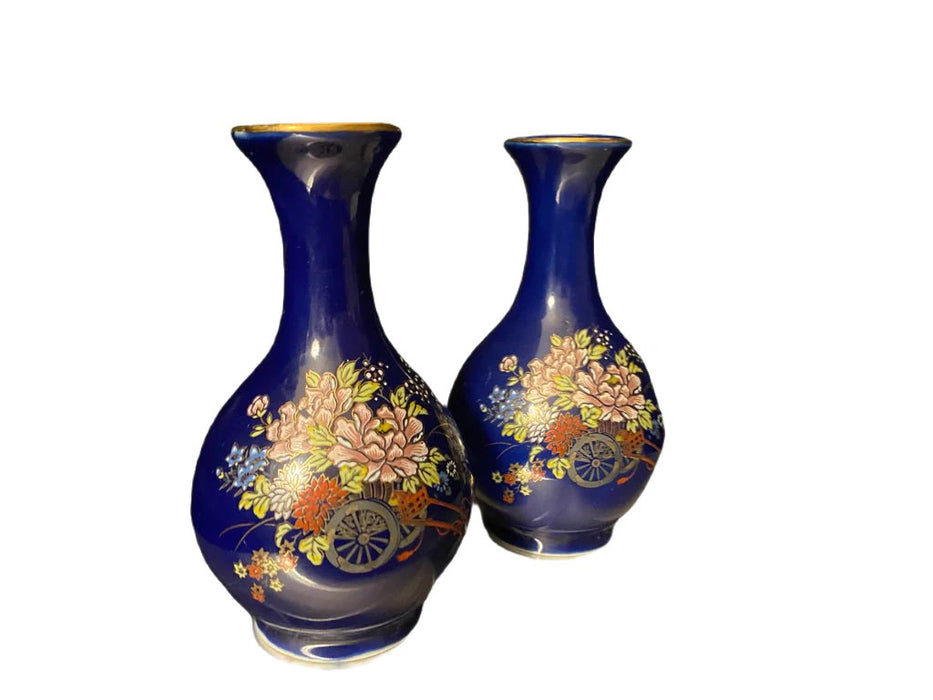 A Pair of hand painted Japanese vases 5”
