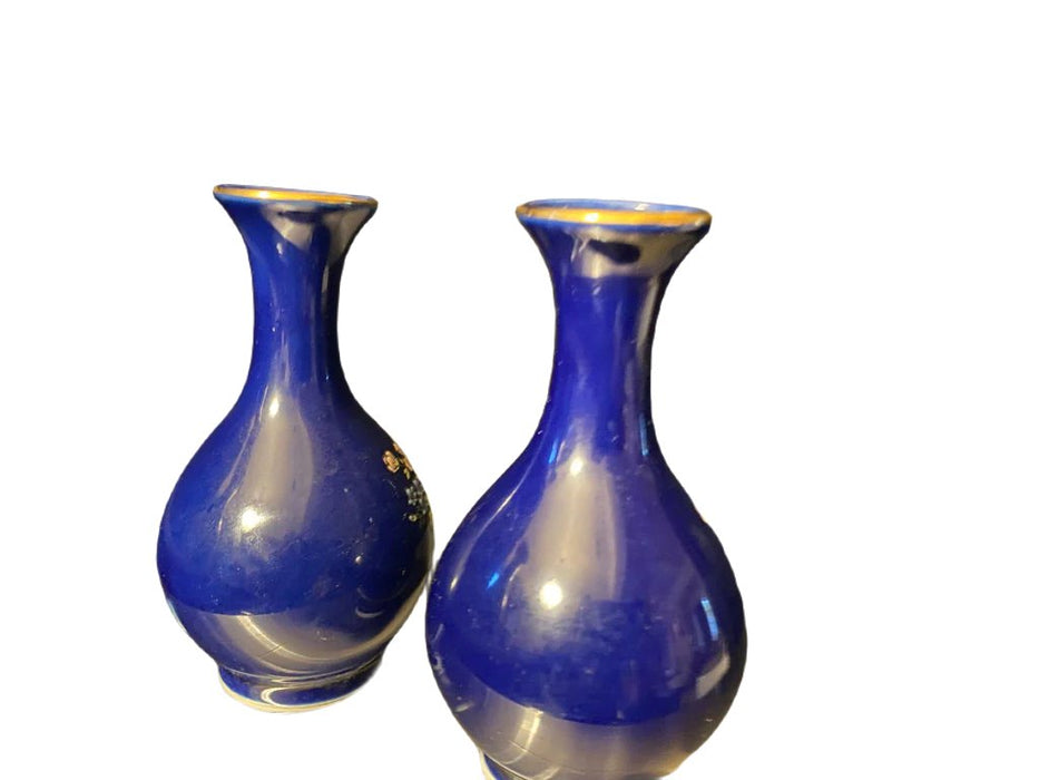 A Pair of hand painted Japanese vases 5”