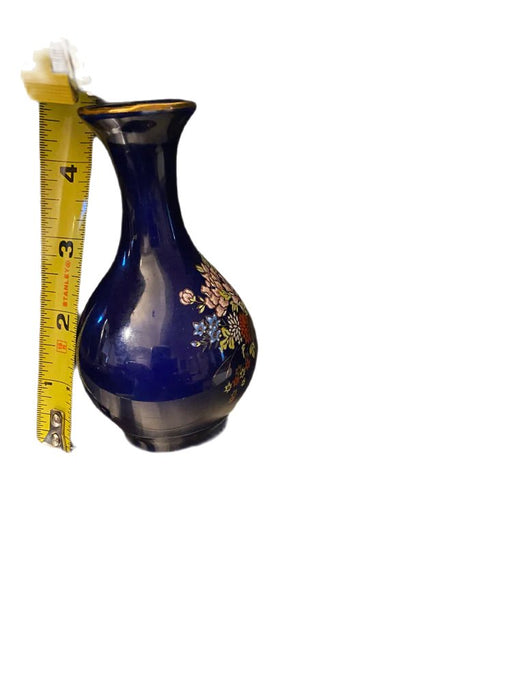 A Pair of hand painted Japanese vases 5”