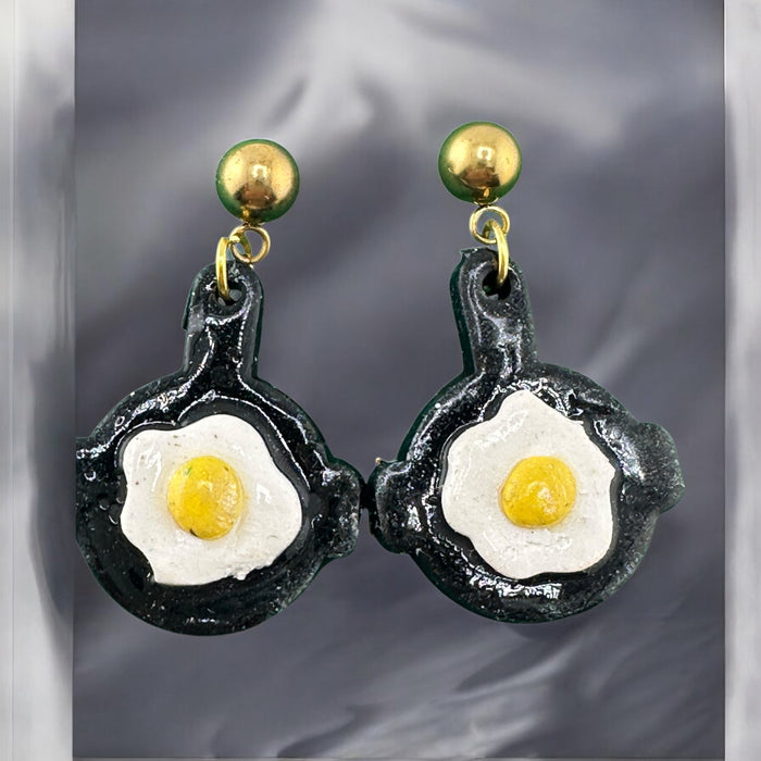 Fried Egg in Pan Dangle Earrings – Handmade Polymer Clay Breakfast Jewelry for Food Lovers