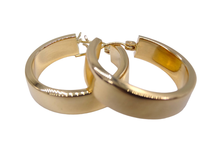 Timeless 18k Gold Hoops Earrings. 1in h, 3.9g