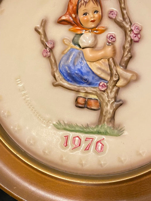 Annual Plate 1976 AppleTree GirlVintage Goebel Hummel Annual Plate #269-EZ Jewelry and Decor