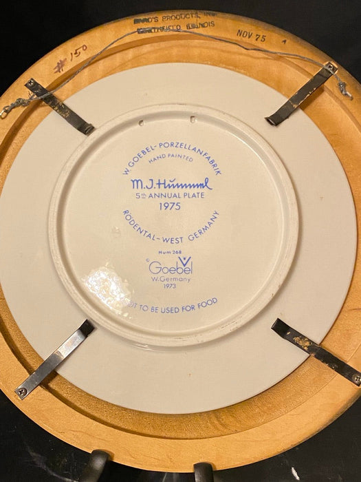 Annual Plate 1975 RideInto ChristmasVintage Goebel Hummel Annual Plate #268-EZ Jewelry and Decor