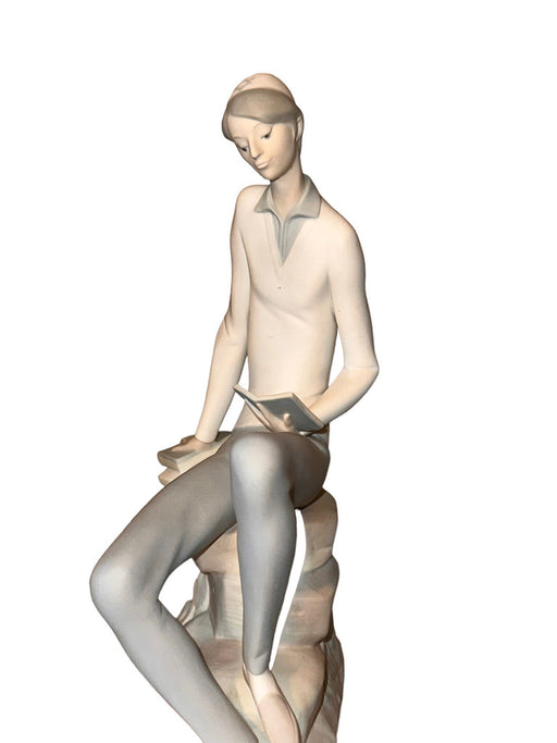 Retired Lladro Porcelain Hebrew Student. Porcelain Figurine. No. 4825. 11.5” T, Hand Made In Spain-EZ Jewelry and Decor