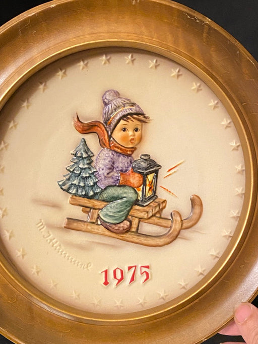 Annual Plate 1975 RideInto ChristmasVintage Goebel Hummel Annual Plate #268-EZ Jewelry and Decor