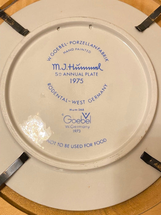 Annual Plate 1975 RideInto ChristmasVintage Goebel Hummel Annual Plate #268-EZ Jewelry and Decor