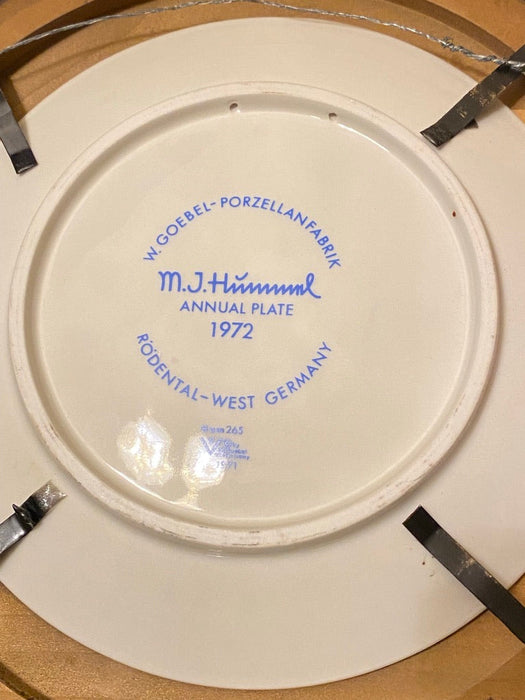 Annual Plate 1972 HearYe, Hear YeVintage Goebel Hummel Annual Plate #265-EZ Jewelry and Decor
