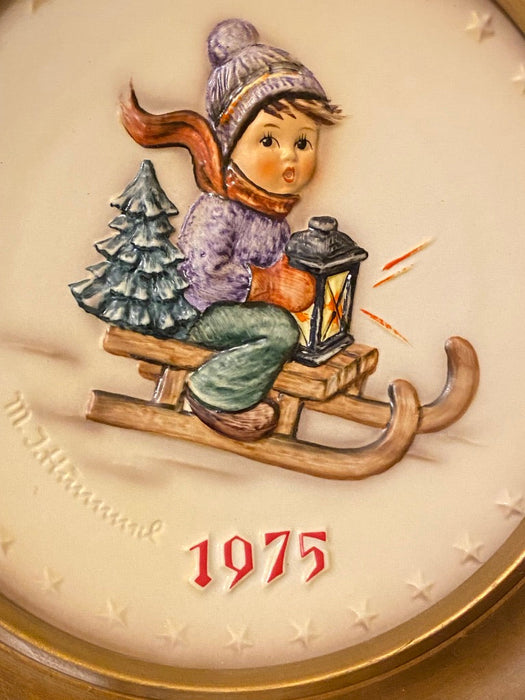 Annual Plate 1975 RideInto ChristmasVintage Goebel Hummel Annual Plate #268-EZ Jewelry and Decor