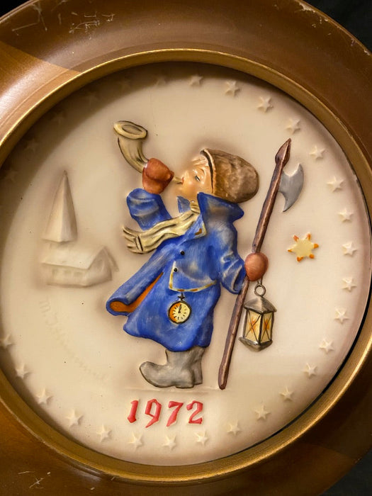 Annual Plate 1972 HearYe, Hear YeVintage Goebel Hummel Annual Plate #265-EZ Jewelry and Decor