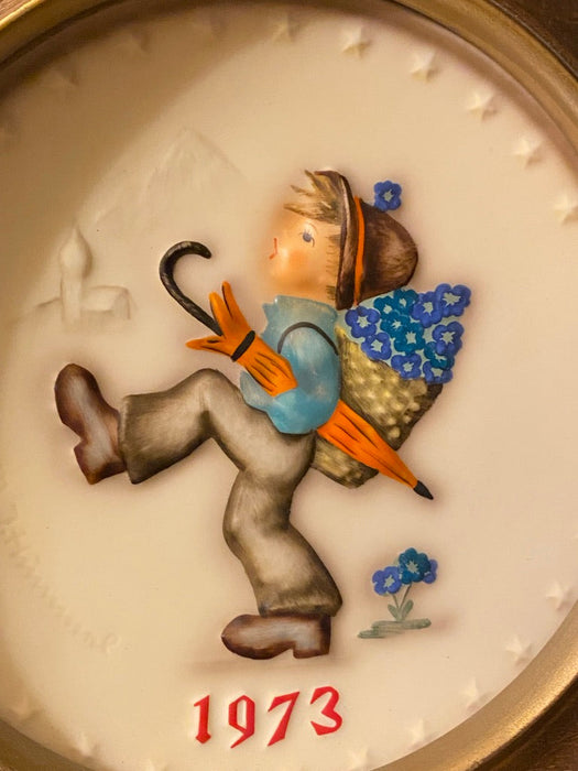 Vintage Goebel Hummel-Annual  Plate 1973-#266- Globe Trotter-EZ Jewelry and Decor