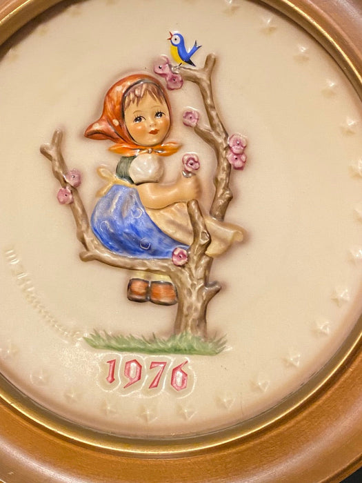 Annual Plate 1976 AppleTree GirlVintage Goebel Hummel Annual Plate #269-EZ Jewelry and Decor