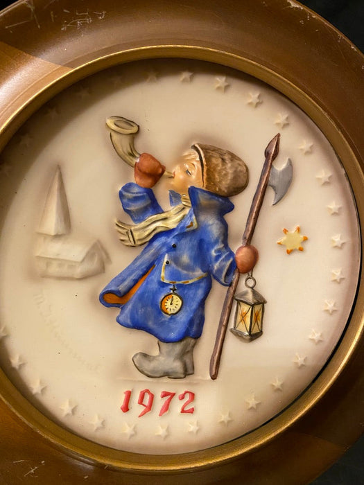 Annual Plate 1972 HearYe, Hear YeVintage Goebel Hummel Annual Plate #265-EZ Jewelry and Decor