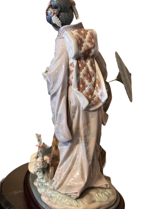 Vintage Lladro Springtime in Japan # 1445, Georgeous Hand Made Porcelain Figurine 13” T x 14.5”, Hand Made In Spain. No Box-EZ Jewelry and Decor
