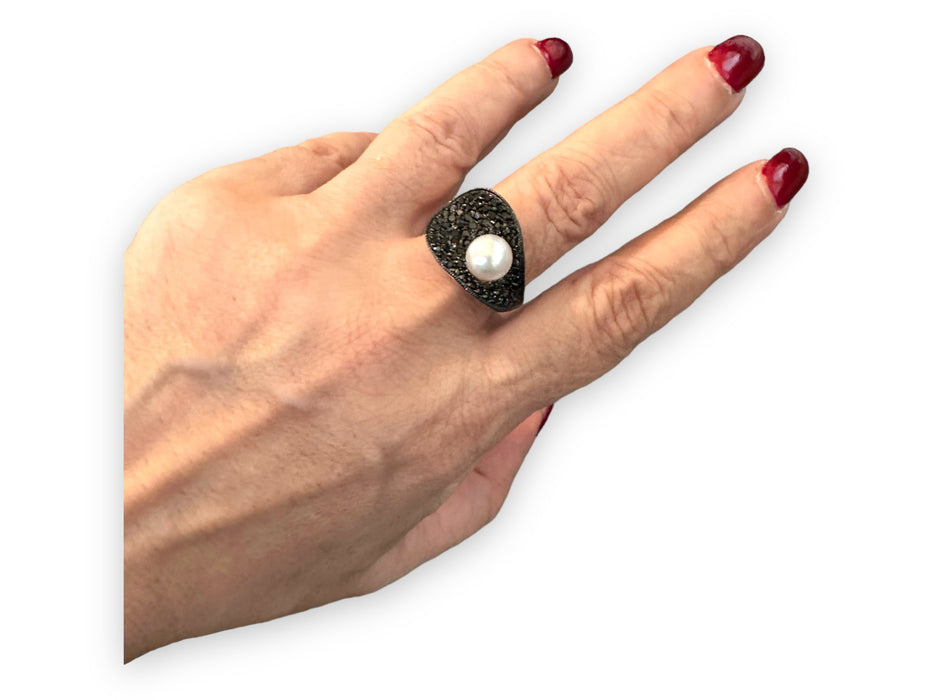 Kwan Cultured Pearl and Black Spinel Cocktail Ring , Silver Ring with a Pearl, Size 8-EZ Jewelry and Decor