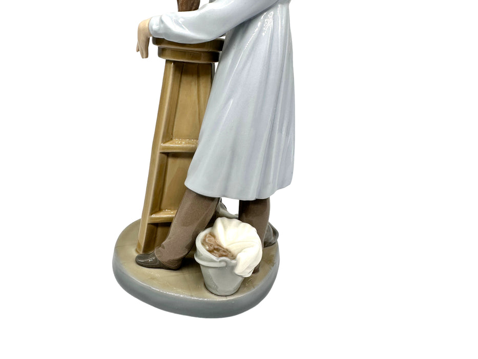 Retired Lladro Little Sculptor Gloss. Hand Made, Hand Painted Porcelain Figurine  Made In Spain Mint in Original Box, 11 inch-EZ Jewelry and Decor