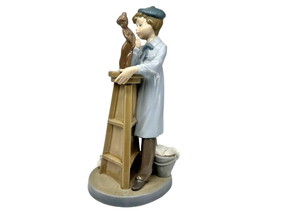 Retired Lladro Little Sculptor Gloss. Hand Made, Hand Painted Porcelain Figurine  Made In Spain Mint in Original Box, 11 inch-EZ Jewelry and Decor