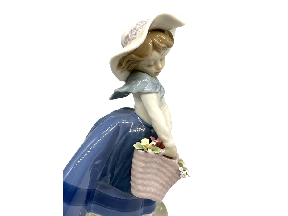 Lladro Limited Edition, Pretty Pickings, Hand Made, Hand Painted Porcelain Figurine  Made In Spain, Vintage 1983, No Box-EZ Jewelry and Decor